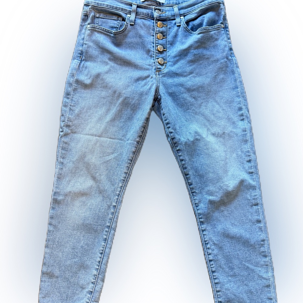 Joe’s Women’s Light Wash Button Fly Denim. Size 30